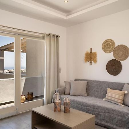 In The Heart Of Fira & Free Pool - Nychteri Suite Exteriér fotografie