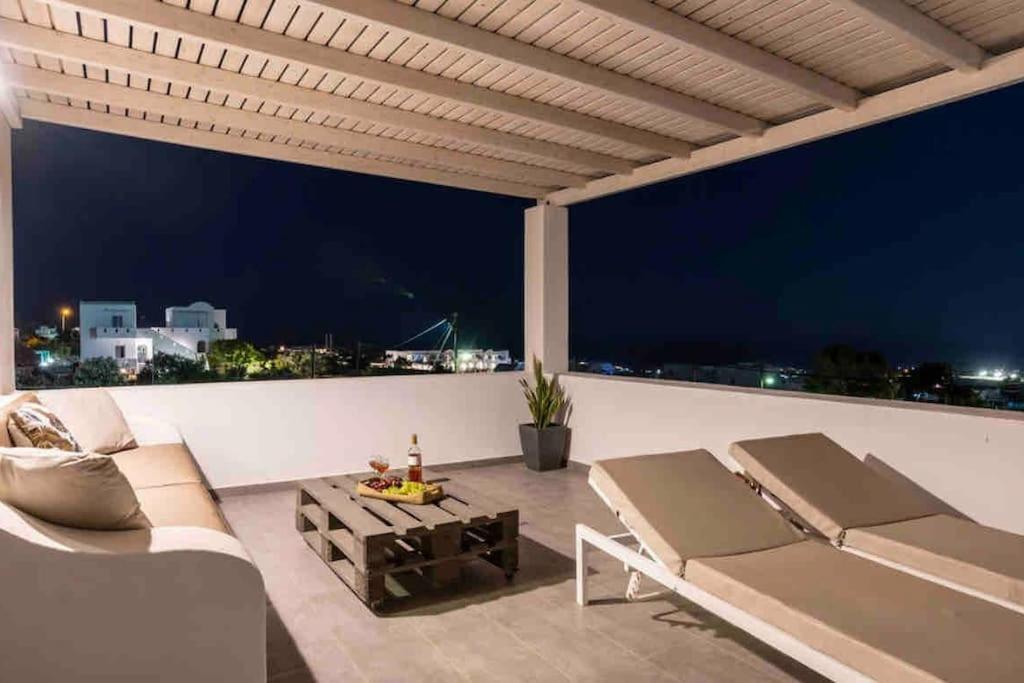 In The Heart Of Fira & Free Pool - Nychteri Suite Exteriér fotografie
