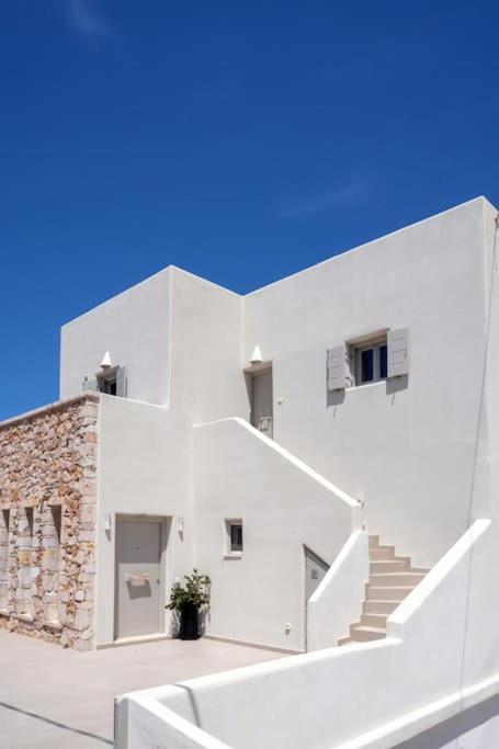 In The Heart Of Fira & Free Pool - Nychteri Suite Exteriér fotografie
