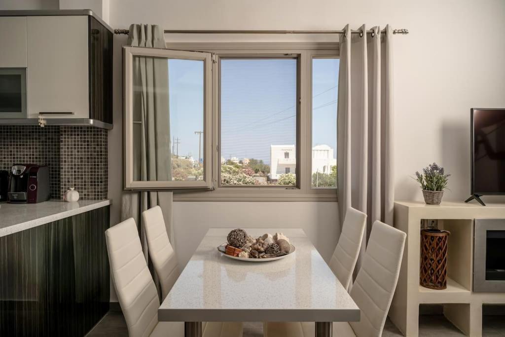 In The Heart Of Fira & Free Pool - Nychteri Suite Exteriér fotografie