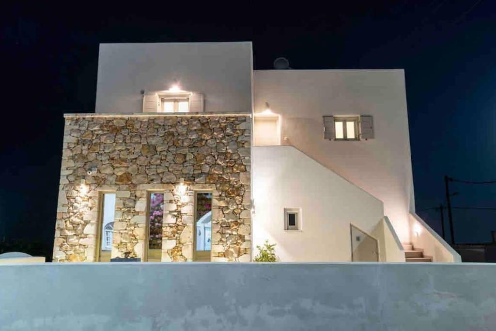 In The Heart Of Fira & Free Pool - Nychteri Suite Exteriér fotografie