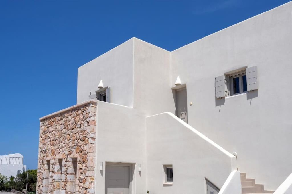 In The Heart Of Fira & Free Pool - Nychteri Suite Exteriér fotografie