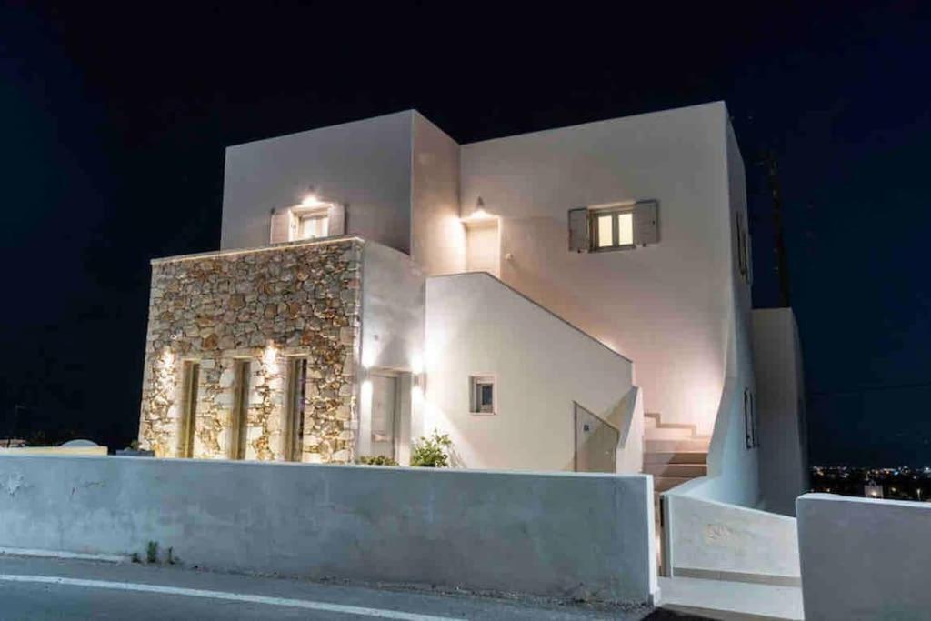 In The Heart Of Fira & Free Pool - Nychteri Suite Exteriér fotografie