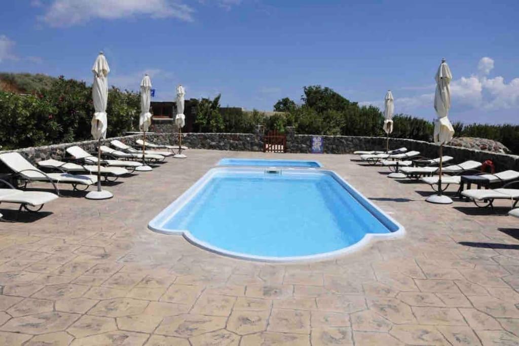 In The Heart Of Fira & Free Pool - Nychteri Suite Exteriér fotografie