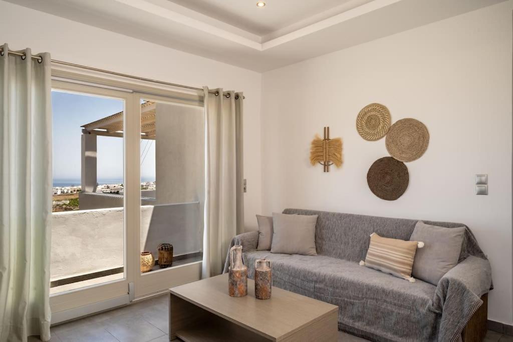 In The Heart Of Fira & Free Pool - Nychteri Suite Exteriér fotografie