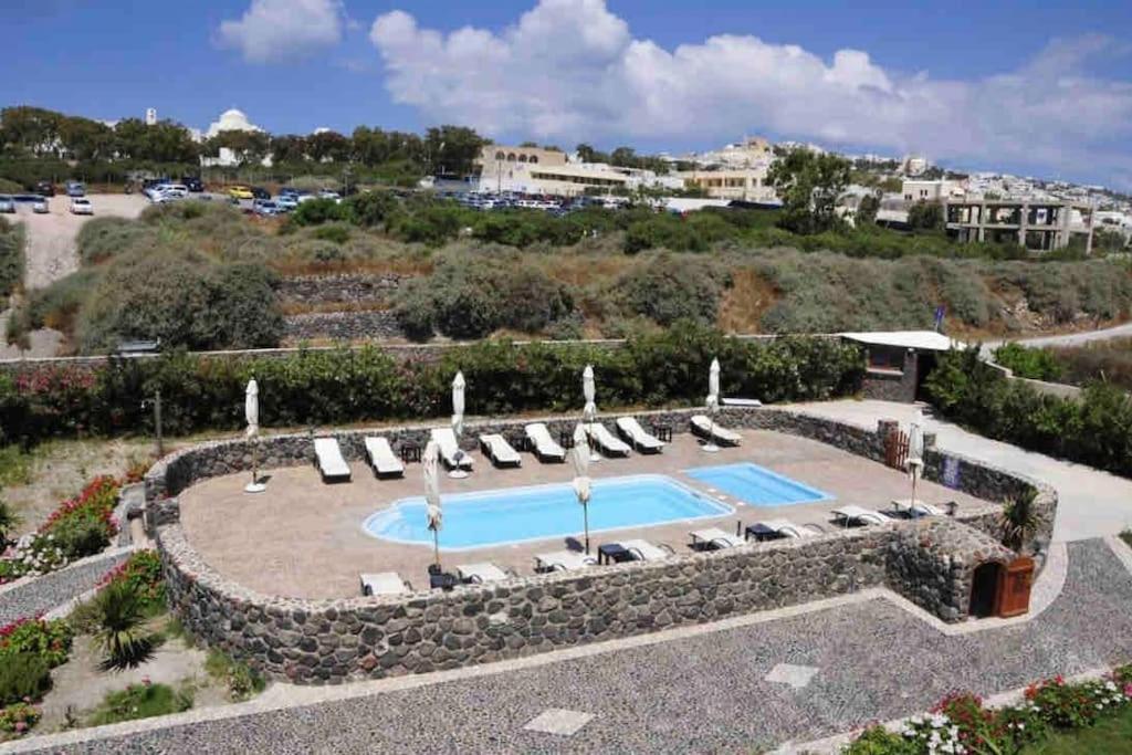 In The Heart Of Fira & Free Pool - Nychteri Suite Exteriér fotografie