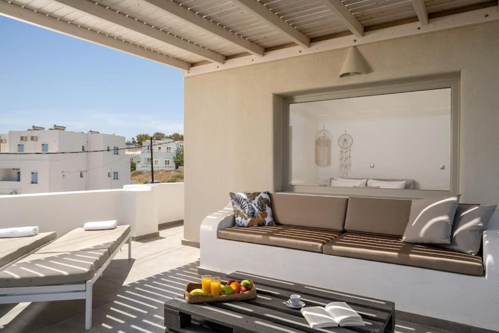 In The Heart Of Fira & Free Pool - Nychteri Suite Exteriér fotografie