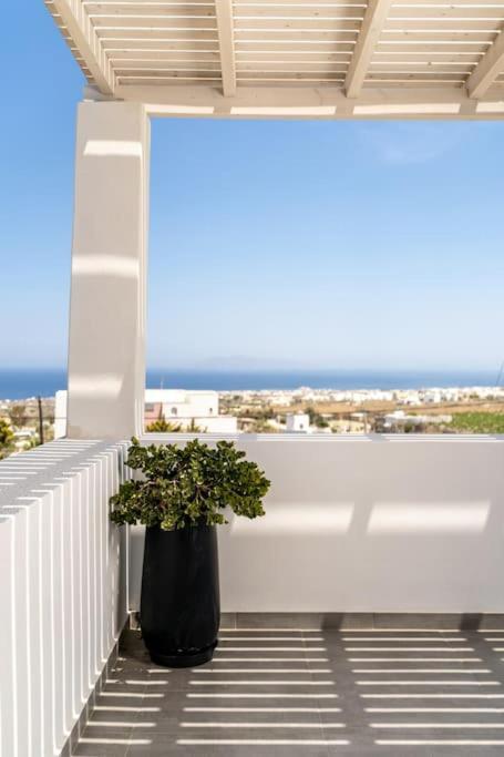 In The Heart Of Fira & Free Pool - Nychteri Suite Exteriér fotografie